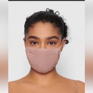 Skims face mask